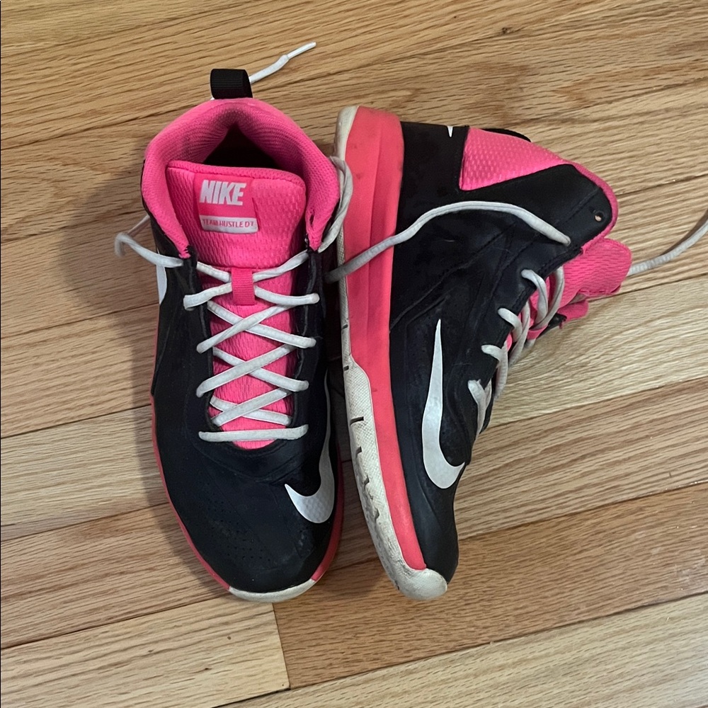 Nike Women's Black and Pink Sneakers